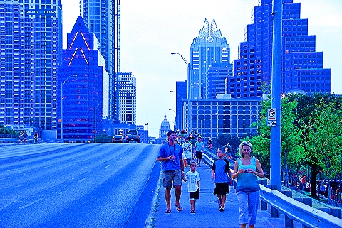 Austin_Texas-Bat_Watching_at_Congress_Avenue_Bridge-40.JPG