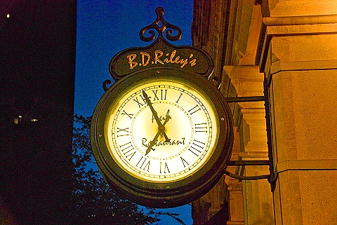 Austin_Texas-Nightshots-28-BD_Rileys_Clock.JPG