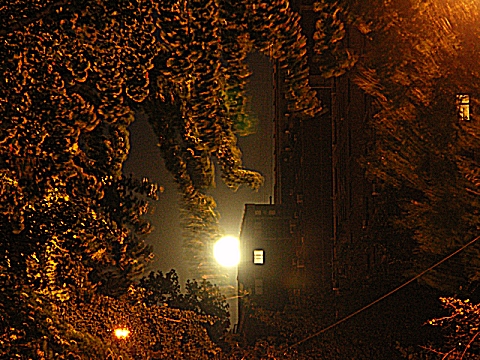 moon_over_w70th_ny_west_side03.jpg