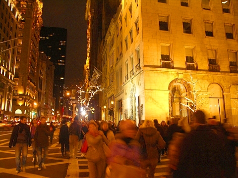 NY-5th_Avenue_Christmas_Shopping-2007-04.JPG