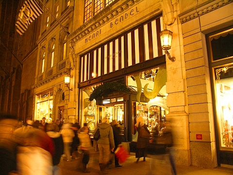 NY-5th_Avenue_Christmas_Shopping-2007-05.JPG