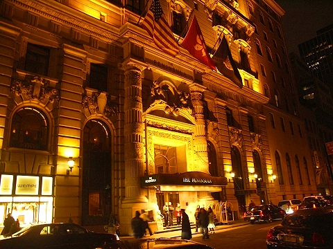 NY-5th_Avenue_Christmas_Shopping-2007-07.JPG