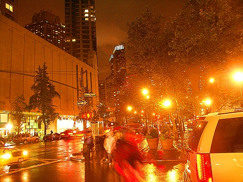 NY-66th_St_Subway_Station_in_the_rain-02.JPG