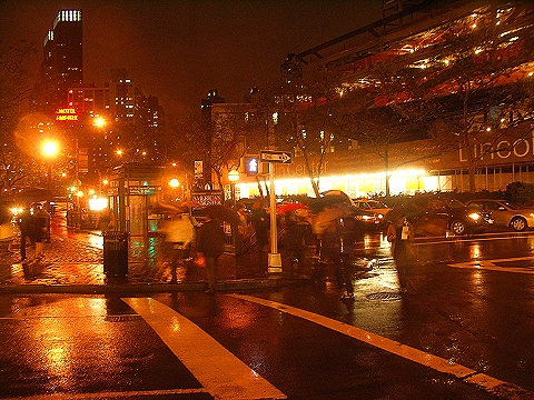 NY-66th_St_Subway_Station_in_the_rain-10.JPG