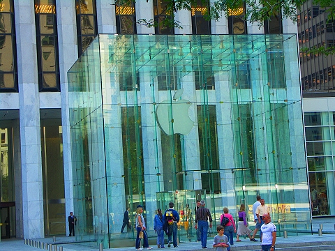 NY-Apple_Store_5th_Avenue_and_Central_Park_South-01.jpg