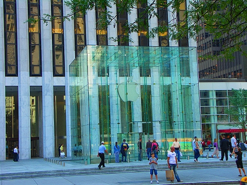 NY-Apple_Store_5th_Avenue_and_Central_Park_South-02.jpg