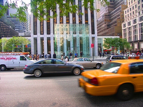 NY-Apple_Store_in_Midtown_on_5th_Avenue-21.JPG