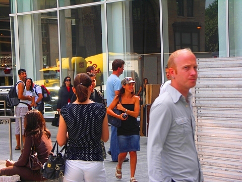 NY-Apple_Store_in_Midtown_on_5th_Avenue-45.JPG