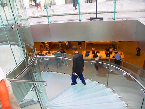 NY-Apple_Store_in_Midtown_on_5th_Avenue-54.JPG