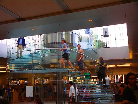 NY-Apple_Store_in_Midtown_on_5th_Avenue-65.JPG