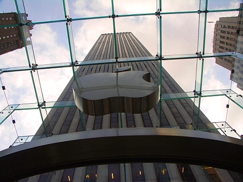 NY-Apple_Store_in_Midtown_on_5th_Avenue-86.JPG