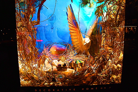 NY-Bergdorf_Goodman_Christmas_Windows-2008-01.JPG
