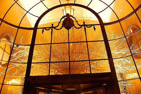 NY-Bergdorf_Goodman_Christmas_Windows-2008-03.JPG
