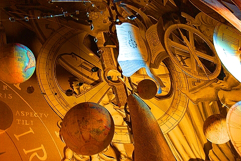 NY-Bergdorf_Goodman_Christmas_Windows-2008-15.JPG