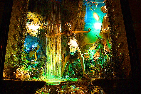 NY-Bergdorf_Goodman_Christmas_Windows-2008-19.JPG