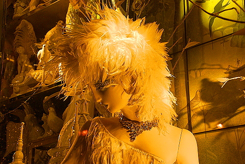 NY-Bergdorf_Goodman_Christmas_Windows-2008-24.JPG