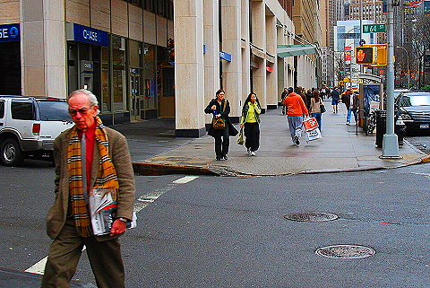 NY-Broadway_People_Watching-02.JPG