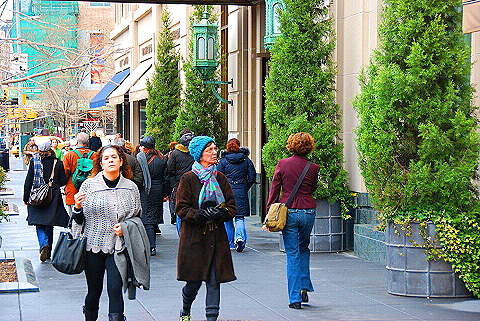 NY-Broadway_People_Watching-07.JPG