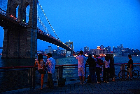 NY-Brooklyn_Bridge_Waterfalls_by_Olafur_Eliasson-02.JPG