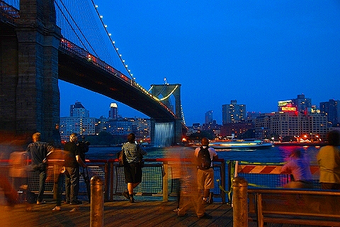 NY-Brooklyn_Bridge_Waterfalls_by_Olafur_Eliasson-05.JPG