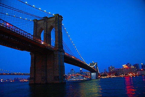 NY-Brooklyn_Bridge_Waterfalls_by_Olafur_Eliasson-07.JPG