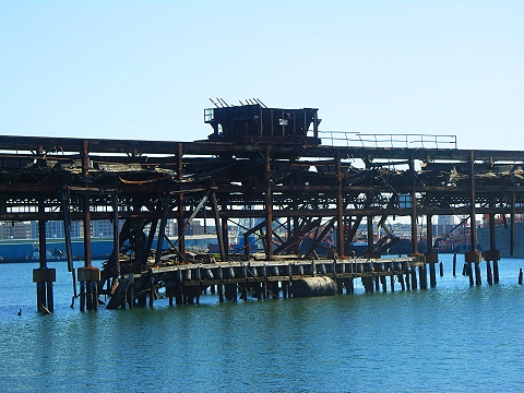 NY-Brooklyn_Red_Hook_Pier3.JPG