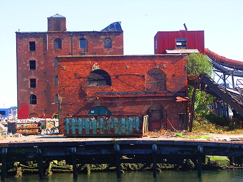 NY-Brooklyn_Red_Hook_Pier4.JPG