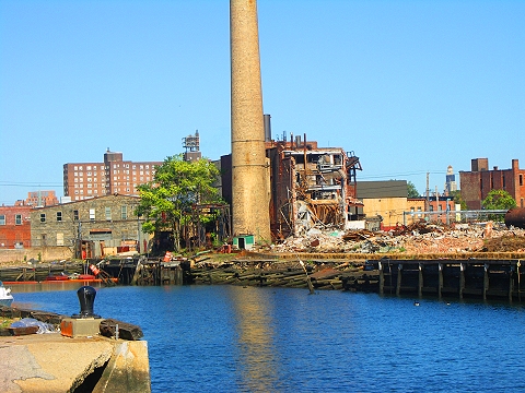 NY-Brooklyn_Red_Hook_Pier5.JPG