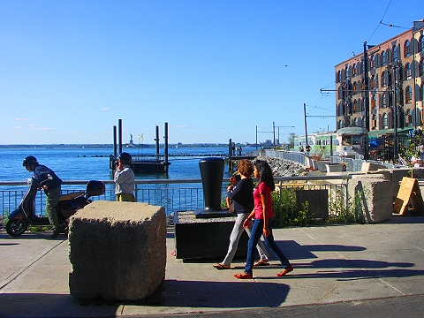 NY-Brooklyn_Red_Hook_Pier-Statue_of_Liberty61.JPG