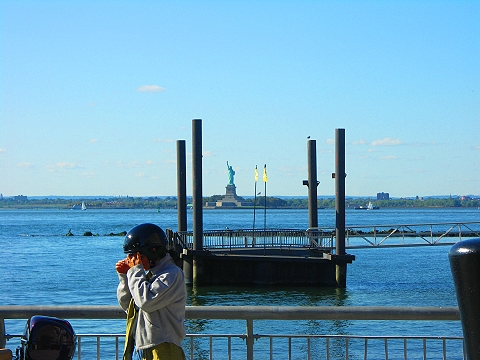 NY-Brooklyn_Red_Hook_Pier-Statue_of_Liberty62.JPG
