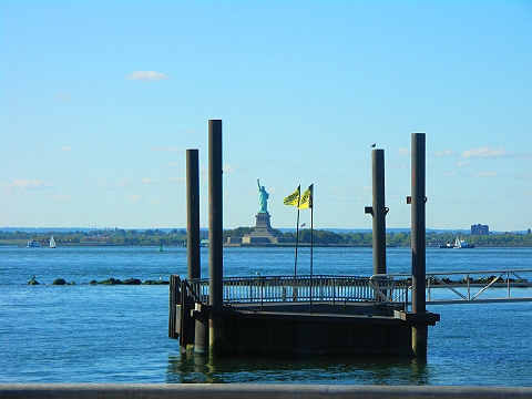NY-Brooklyn_Red_Hook_Pier-Statue_of_Liberty63.JPG