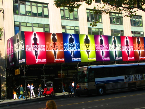 NY-Bryant_Park-Fashion_Week_Fall_2006_05.jpg