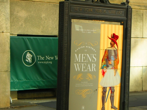 NY-Bryant_Park-Fashion_Week_Fall_2006_06.jpg