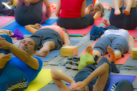 NY-Bryant_Park_Yoga_Tuesdays-02.jpg