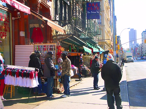 NY-Canal_Street_Shopping_in_the_Winter-PICT2943.JPG