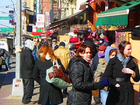 NY-Canal_Street_Shopping_in_the_Winter-PICT2946.JPG