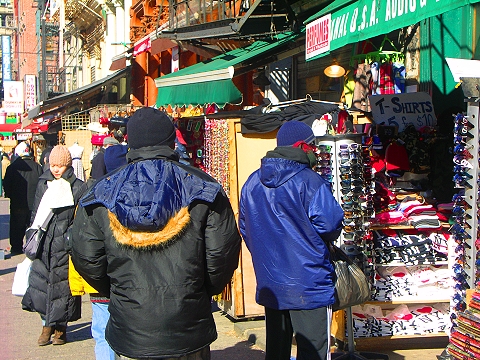 NY-Canal_Street_Shopping_in_the_Winter-PICT2948.JPG