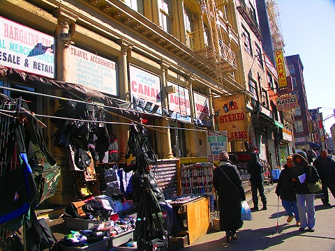 NY-Canal_Street_Shopping_in_the_Winter-PICT2951.JPG