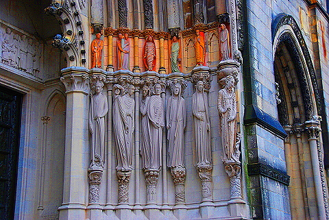 NY-Cathedral_St_John_Divine-Statues_Gargoyles-01.JPG