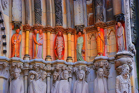NY-Cathedral_St_John_Divine-Statues_Gargoyles-02.JPG