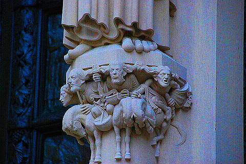 NY-Cathedral_St_John_Divine-Statues_Gargoyles-13.JPG