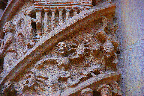 NY-Cathedral_St_John_Divine-Statues_Gargoyles-19.JPG