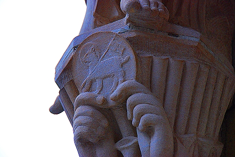 NY-Cathedral_St_John_Divine-Statues_Gargoyles-25.JPG