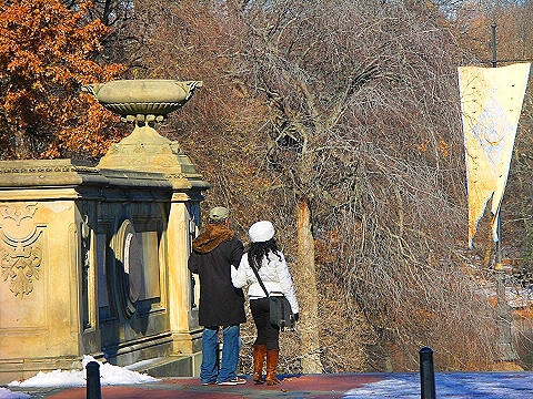 NY-Central_Park_Angel_Of_the_Waters-People_Watching-01.JPG