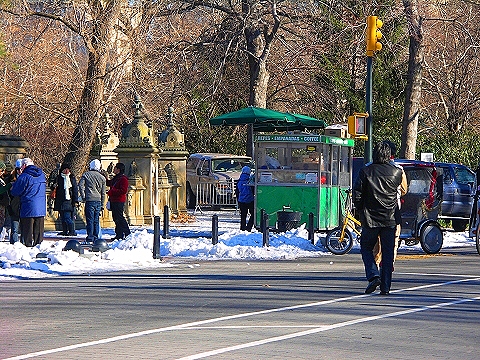 NY-Central_Park_Angel_Of_the_Waters-People_Watching-03.JPG