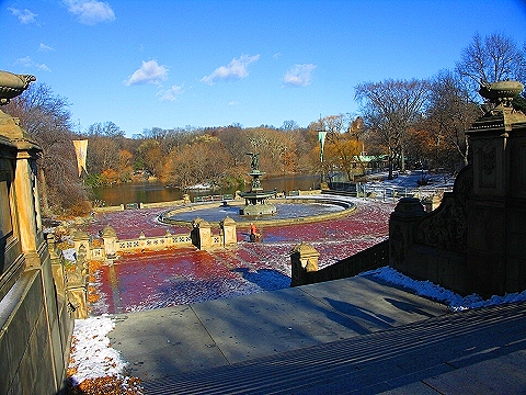 NY-Central_Park_Angel_Of_the_Waters-People_Watching-05.JPG