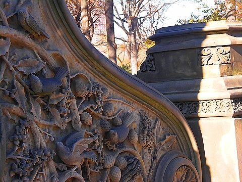 NY-Central_Park_Angel_Of_the_Waters-People_Watching-06.JPG