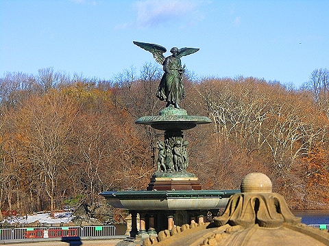 NY-Central_Park_Angel_Of_the_Waters-People_Watching-08.JPG