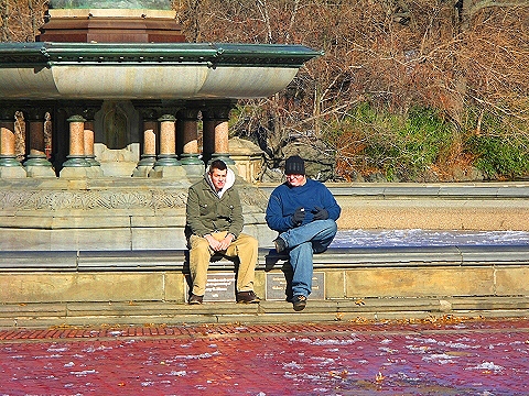 NY-Central_Park_Angel_Of_the_Waters-People_Watching-12.JPG