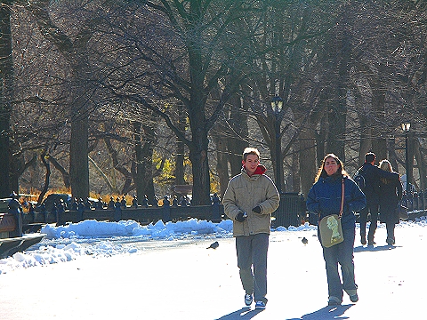 NY-Central_Park_Angel_Of_the_Waters-People_Watching-21.JPG